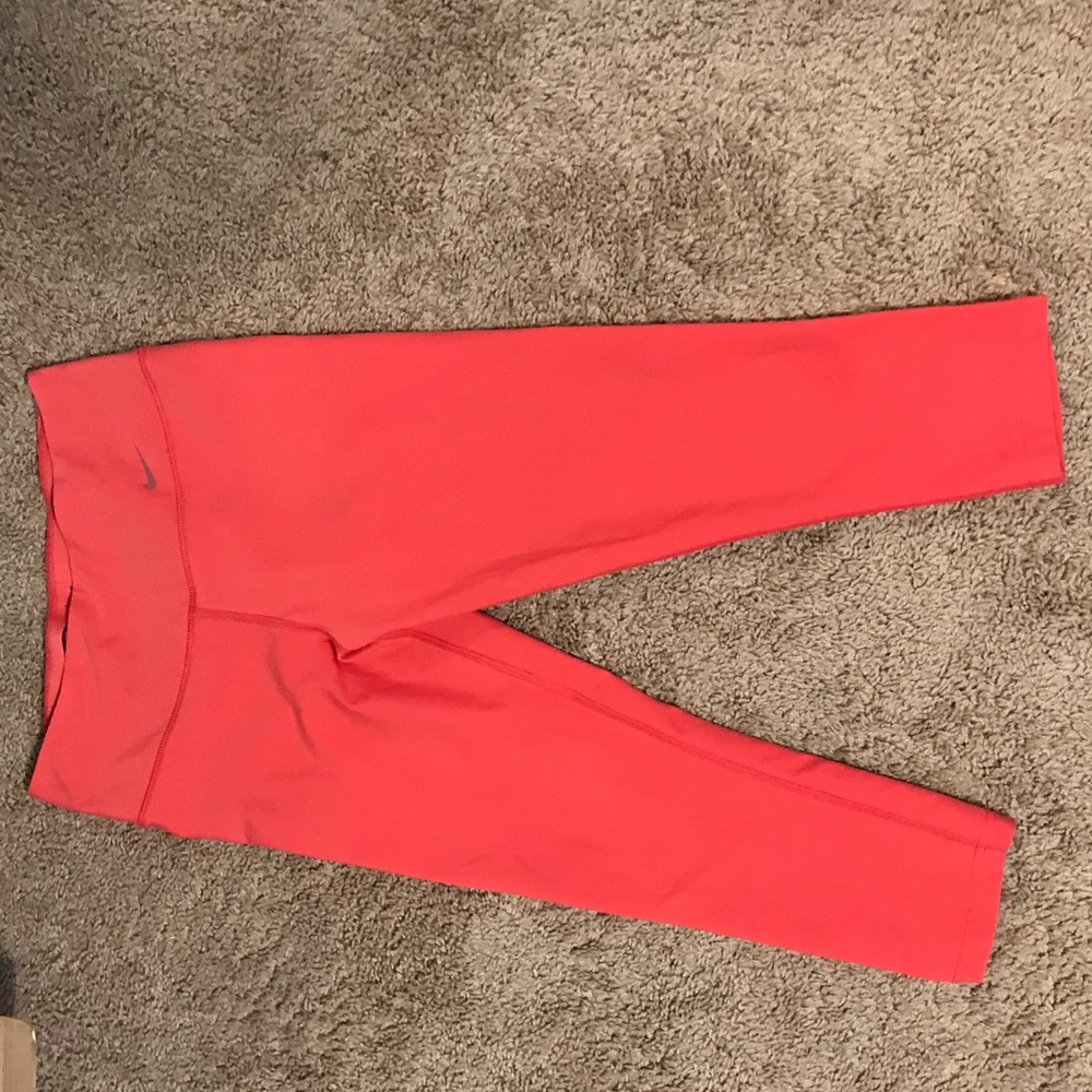 Nike Coral cropped leggings